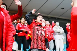 开云网页版-上海海港清晨临场应变，志在亚冠名次提升，媒体盛赞，数据趋势出现新变化